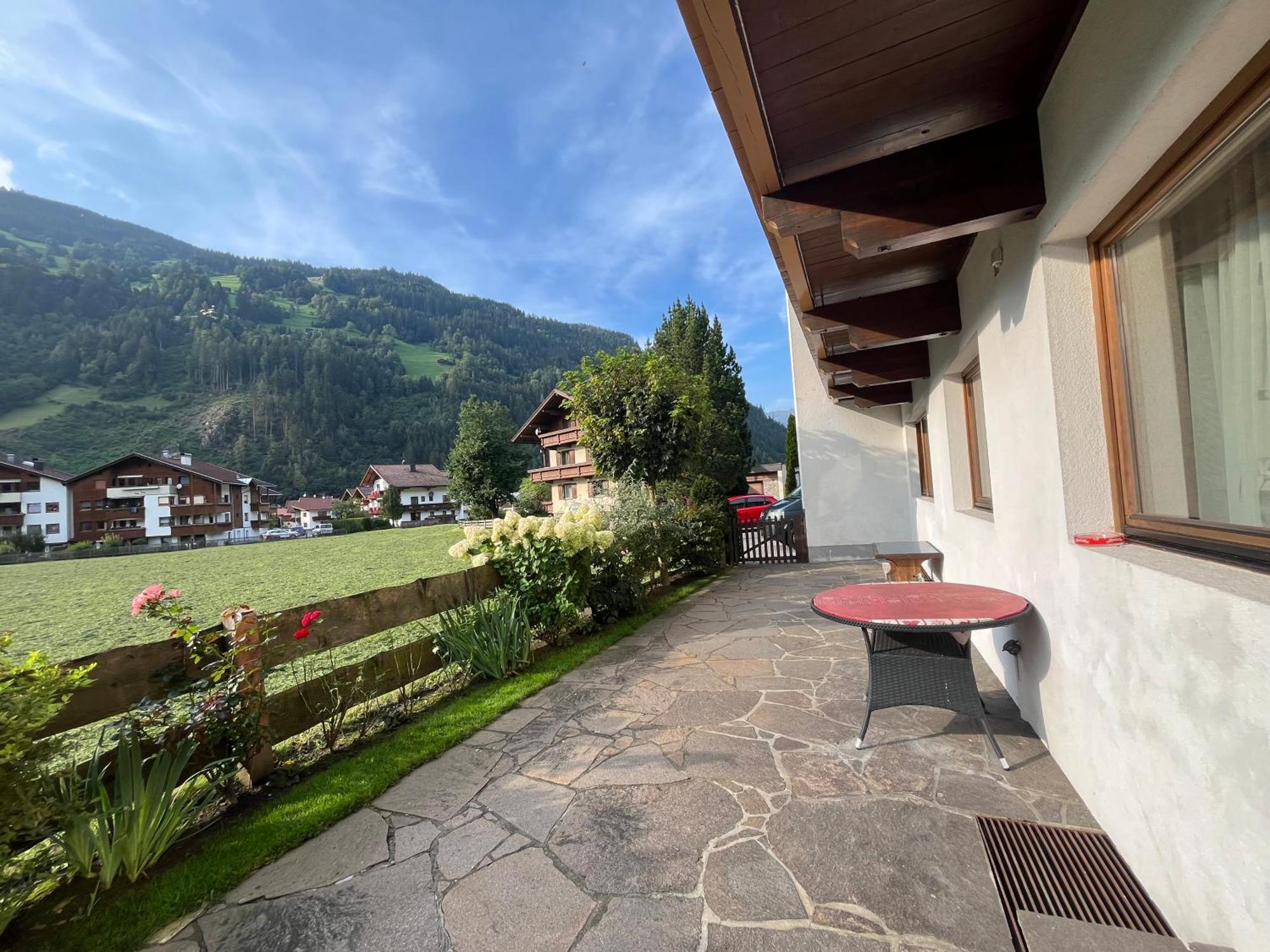 Zell Views Apartments Цель-ам-Циллер Экстерьер фото