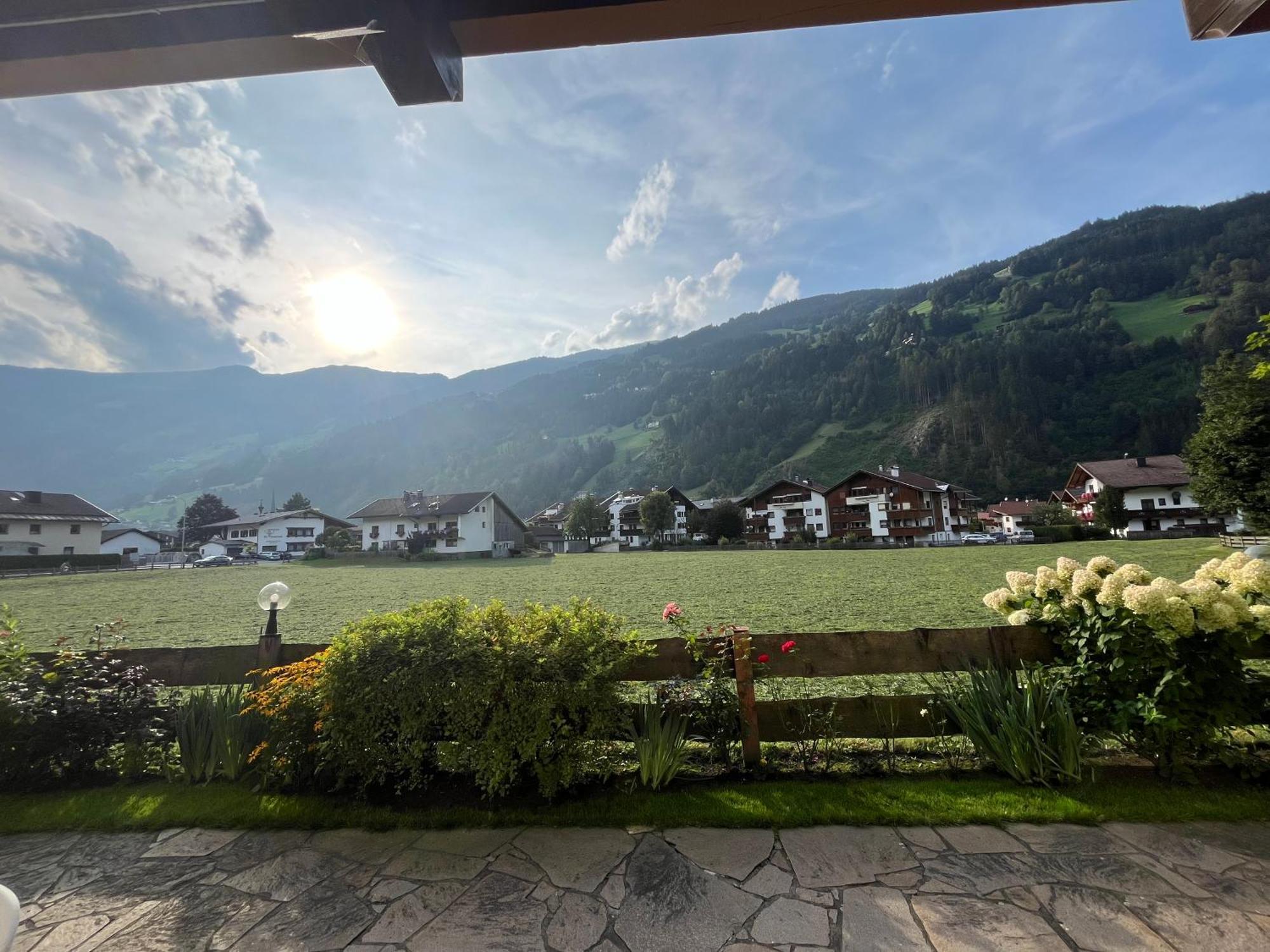 Zell Views Apartments Цель-ам-Циллер Экстерьер фото