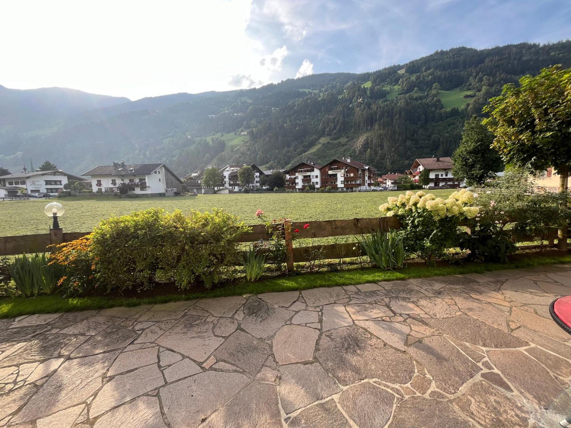 Zell Views Apartments Цель-ам-Циллер Экстерьер фото