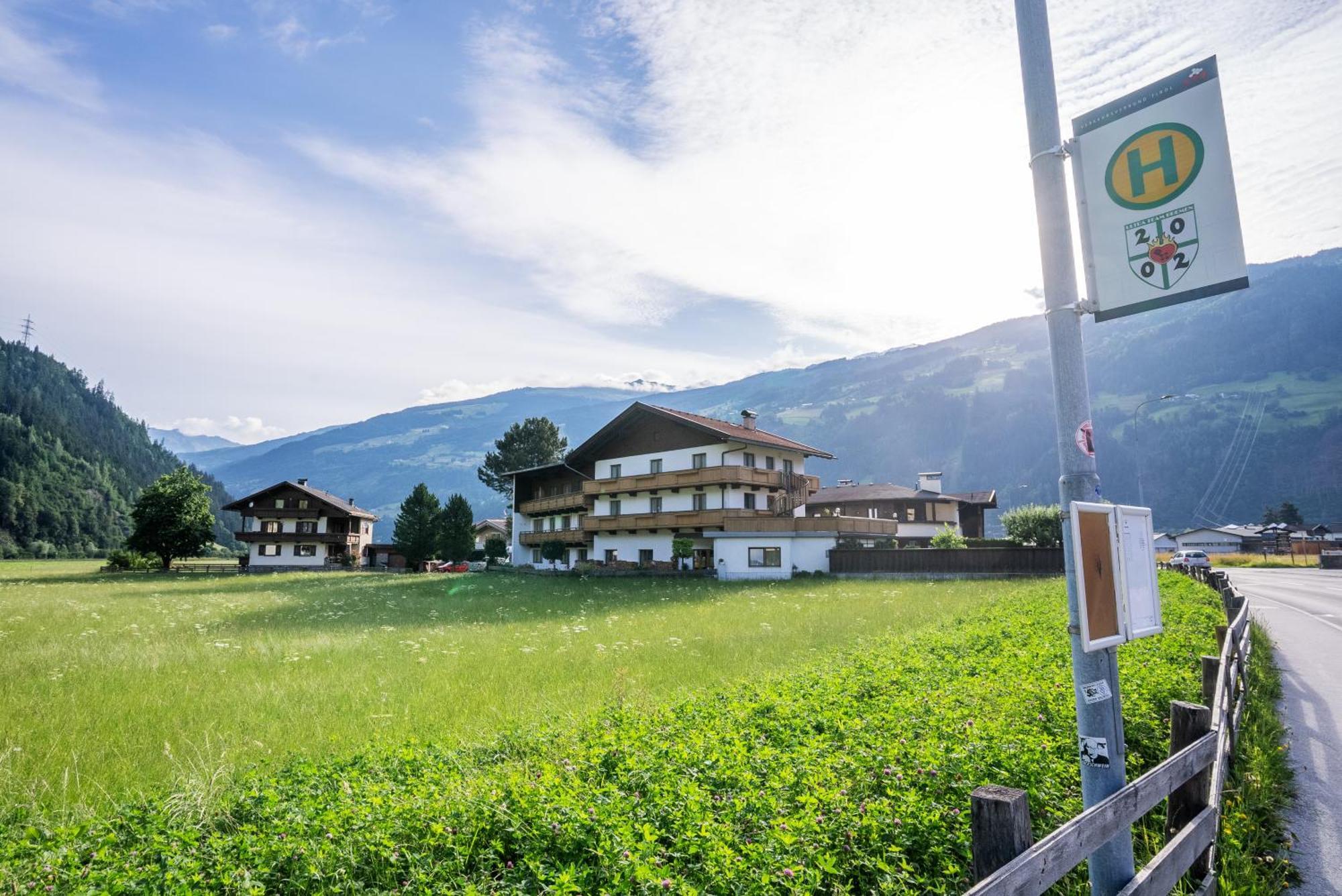 Zell Views Apartments Цель-ам-Циллер Экстерьер фото