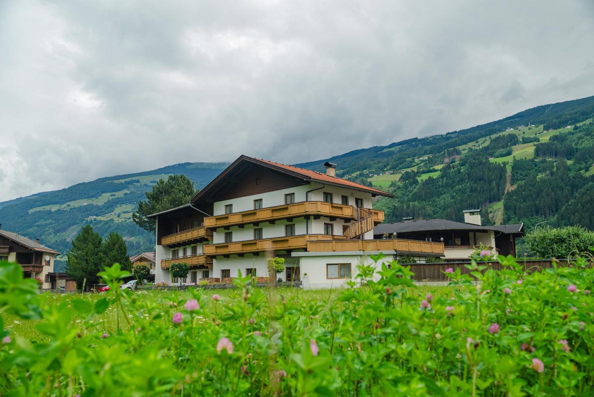 Zell Views Apartments Цель-ам-Циллер Экстерьер фото