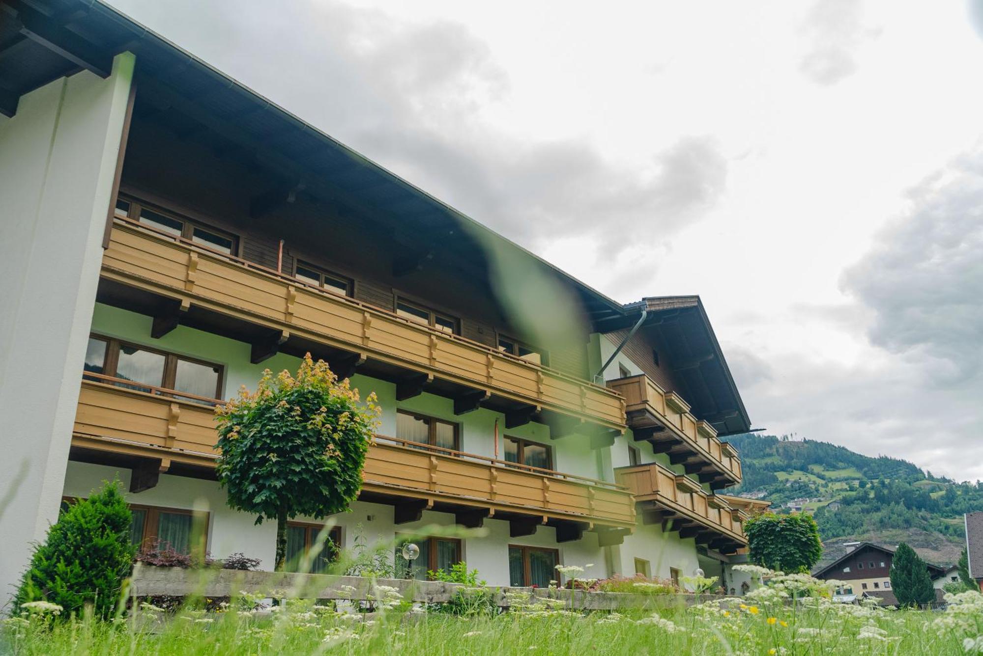 Zell Views Apartments Цель-ам-Циллер Экстерьер фото
